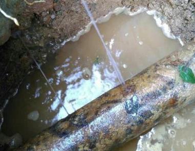 鄢陵楼顶渗水维修公司分享下地暖漏水的原因及检测方法。